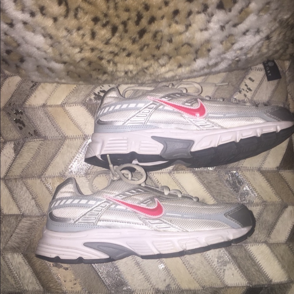 Nike shoes - Picture 4 of 6